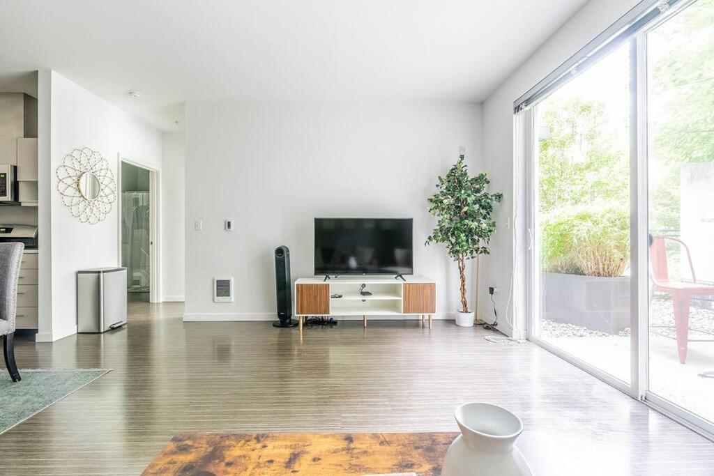 One Bedroom Luxury Apartment Seattle Bagian luar foto