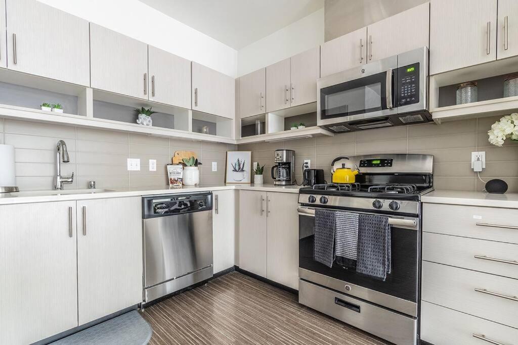 One Bedroom Luxury Apartment Seattle Bagian luar foto