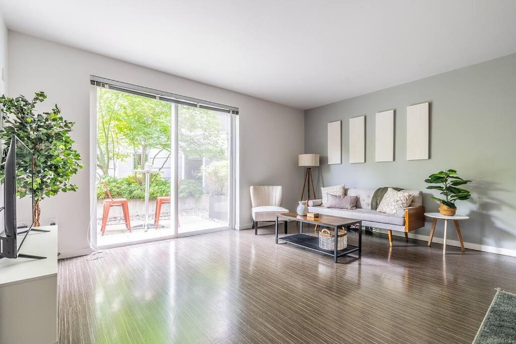 One Bedroom Luxury Apartment Seattle Bagian luar foto