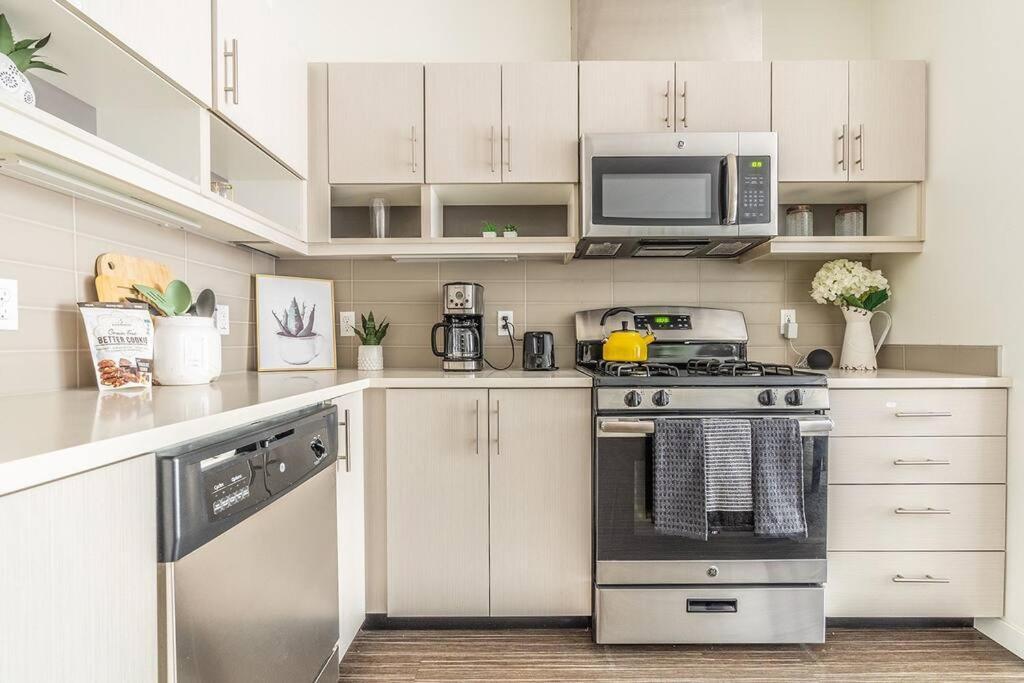 One Bedroom Luxury Apartment Seattle Bagian luar foto
