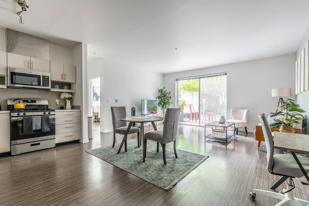 One Bedroom Luxury Apartment Seattle Bagian luar foto