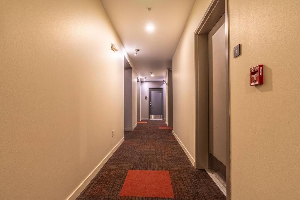One Bedroom Luxury Apartment Seattle Bagian luar foto