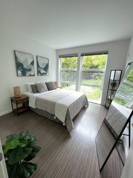 One Bedroom Luxury Apartment Seattle Bagian luar foto