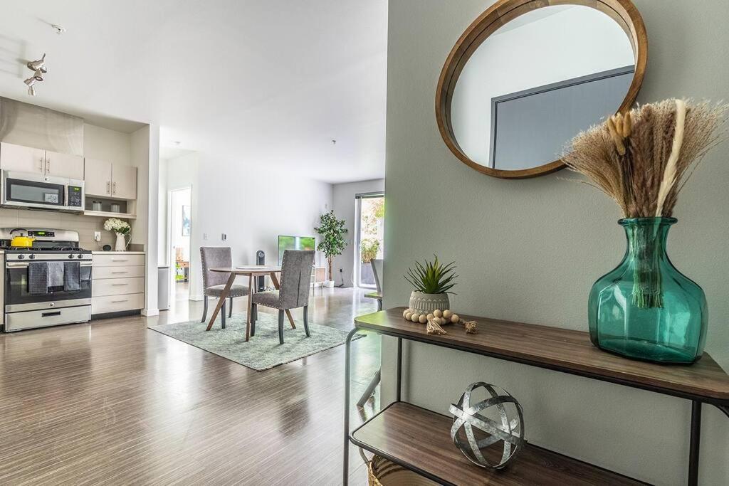One Bedroom Luxury Apartment Seattle Bagian luar foto